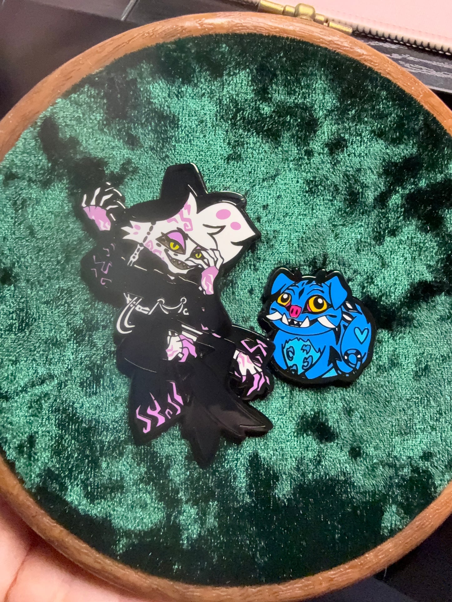 IDOL SPIDER & BLUE SPIRIT PIG Hard Enamel Pin Set A-Grade